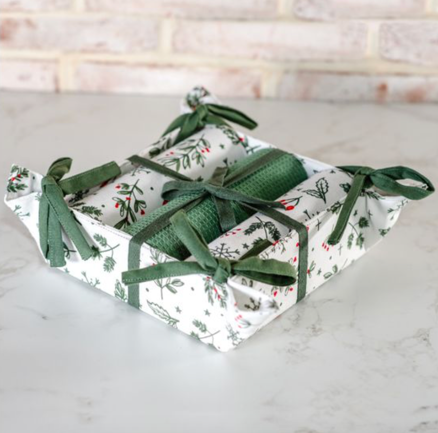 Holly Towel Gift Set