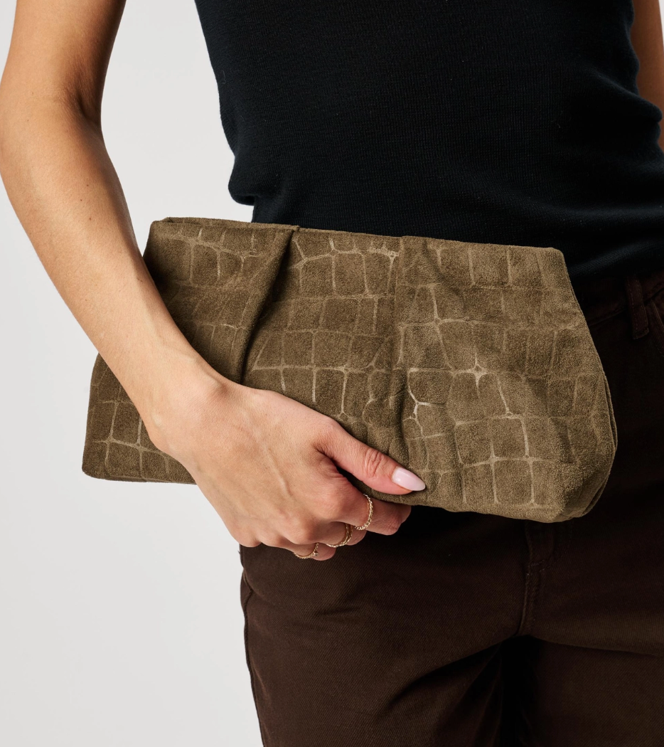 Elva Croco Clutch